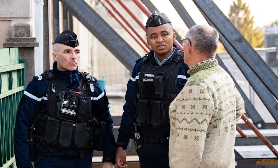 Deux gendarmes départementaux