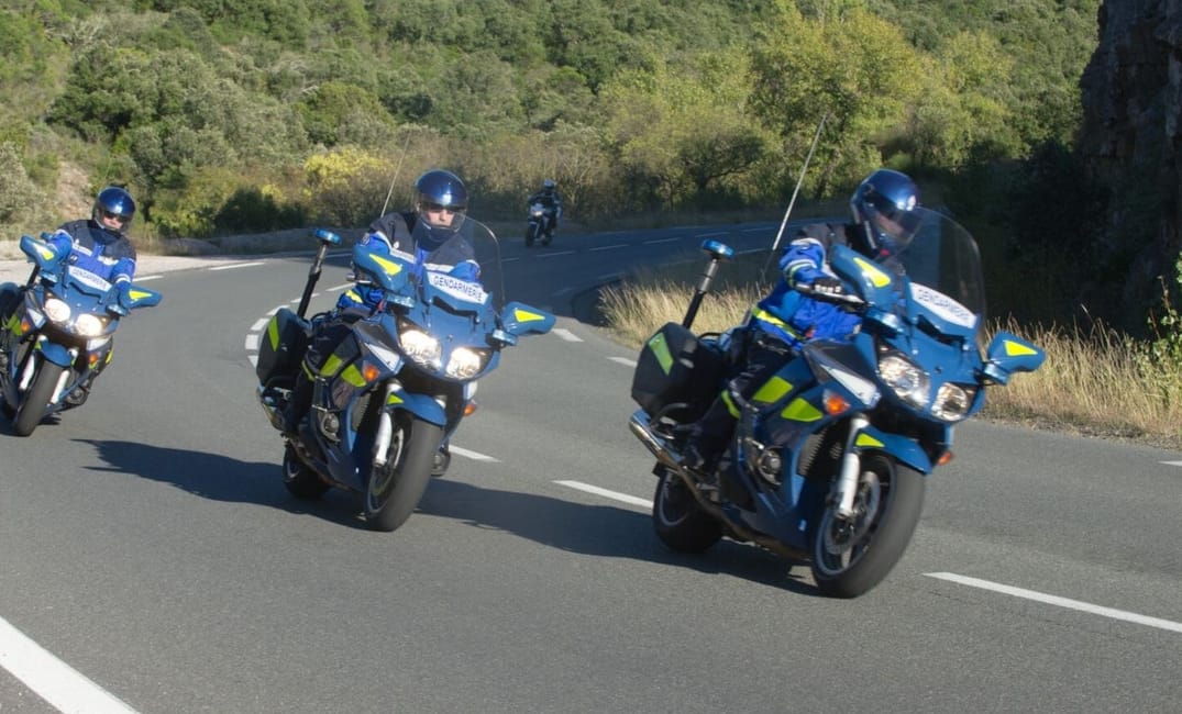 Motocyclistes de la gendarmerie