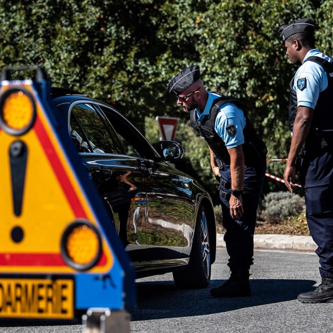 Image de : Documents à contrôler en police route